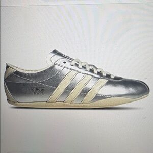 Adidas Women’s Tokyo Silver and Cream brand new